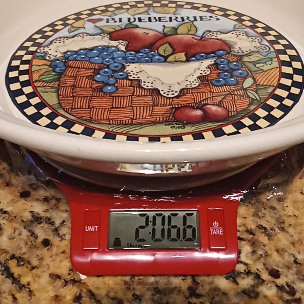 Blueberry Pie Deep Dish Plate. By Susan Winget Certified International Corp.1993 - Picture 10 of 11